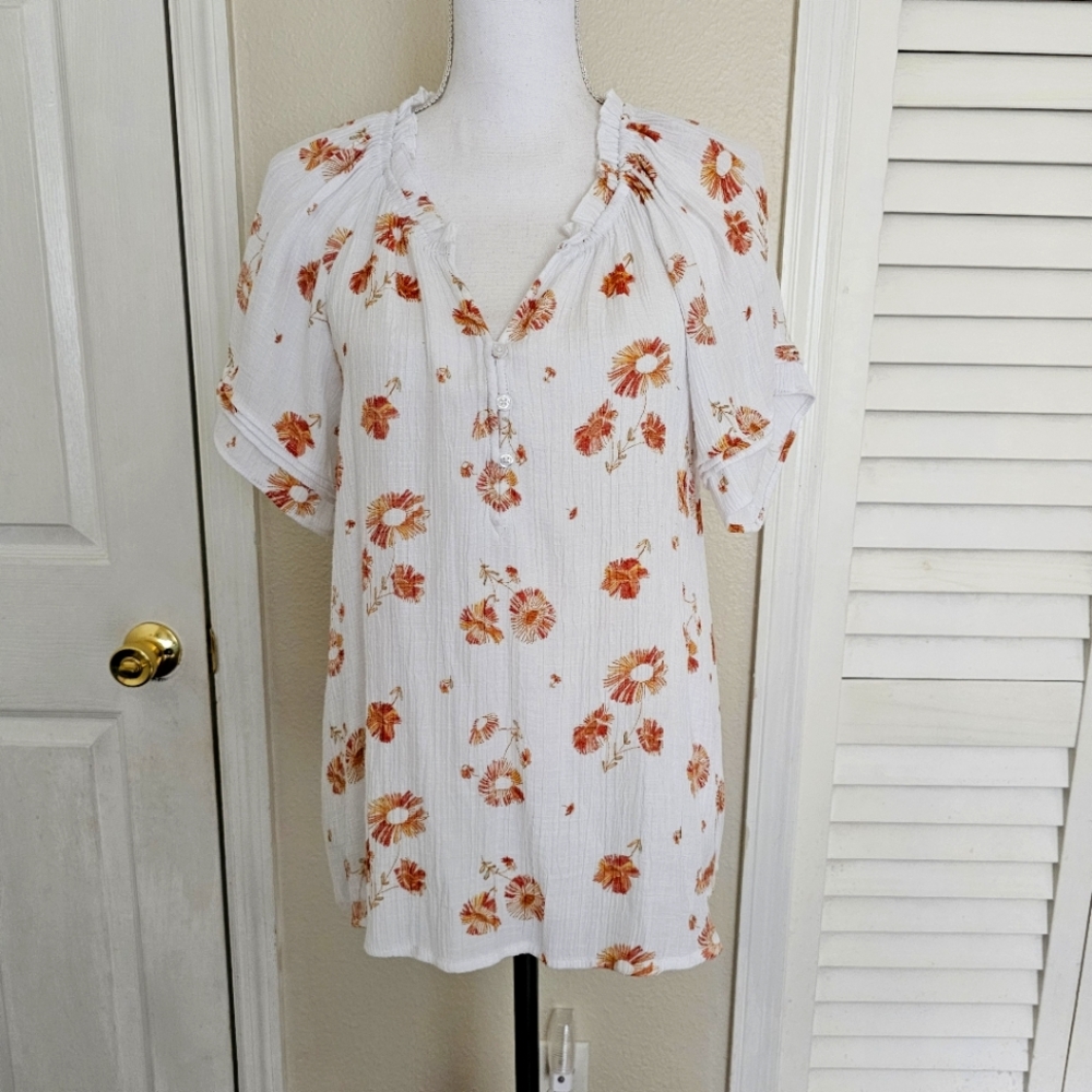 Wonderly Top Size L White Rust Floral Print Short Sleeve V Neckline